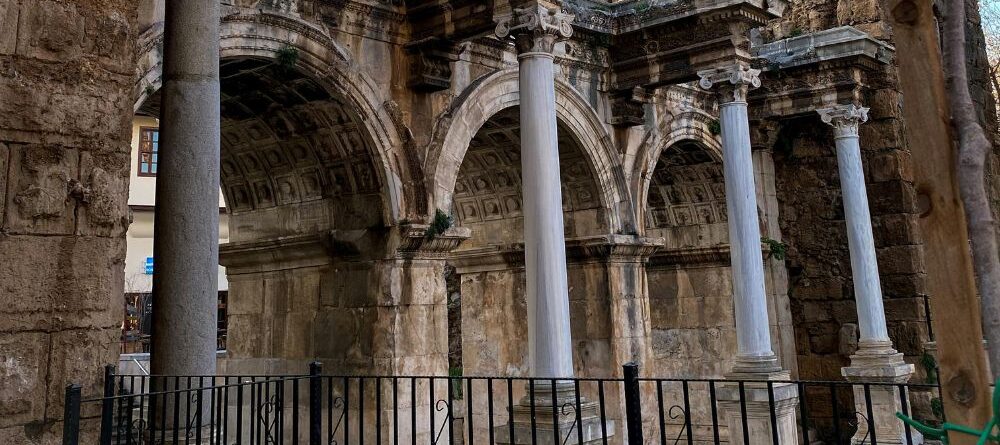 Puerta de Adriano Altanya